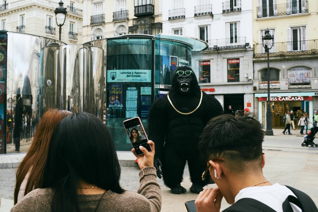 Talleres y cursos de fotografía de calle en Madrid con Rober Tomas