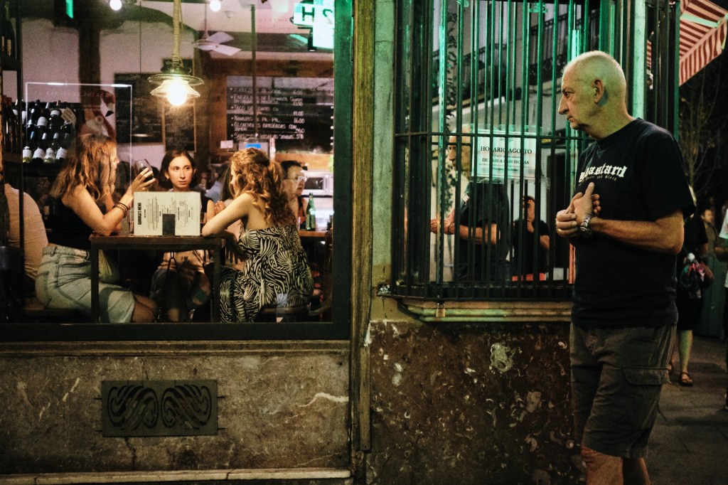 Talleres y cursos de fotografia de calle con Rober Tomas en http://robertomasfoto.com