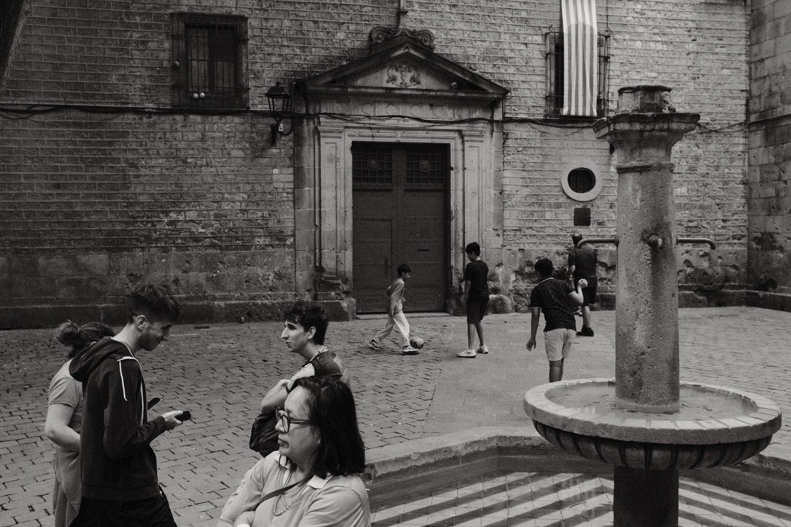 Cursos y talleres de fotografia de calle en Barcelona con Rober Tomas en http://robertomasfoto.com 