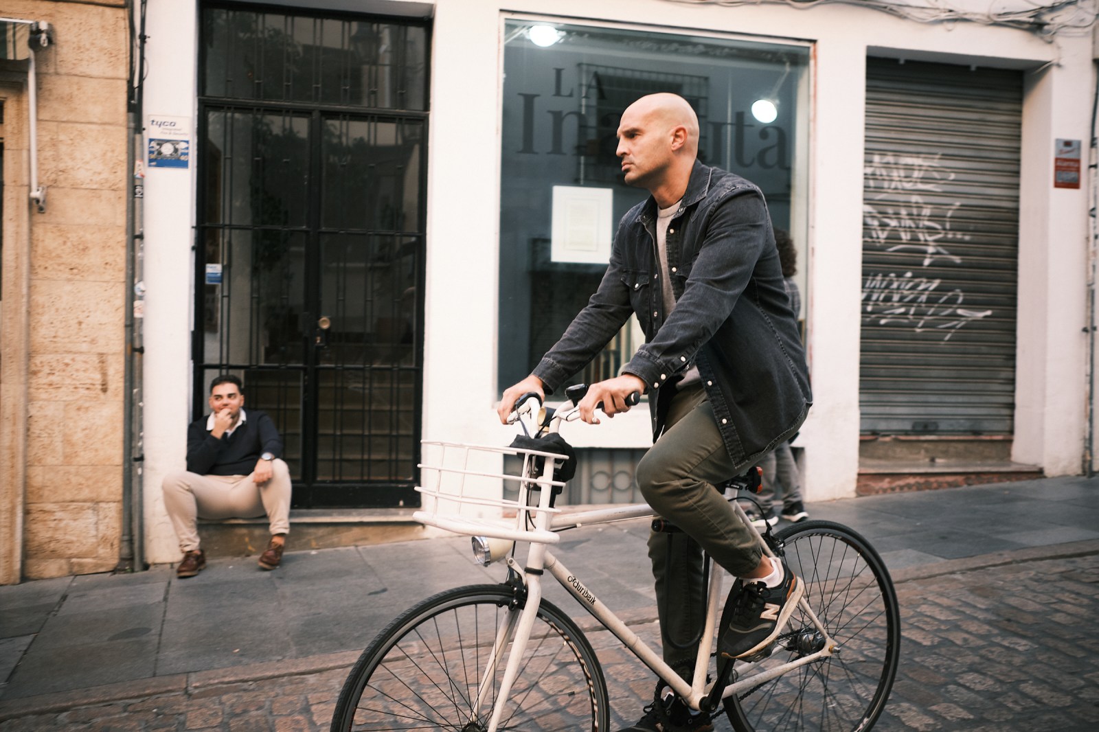 Talleres y cursos de fotografia de calle con Rober Tomas en http://robertomasfoto.com en Córdoba y Andalucia