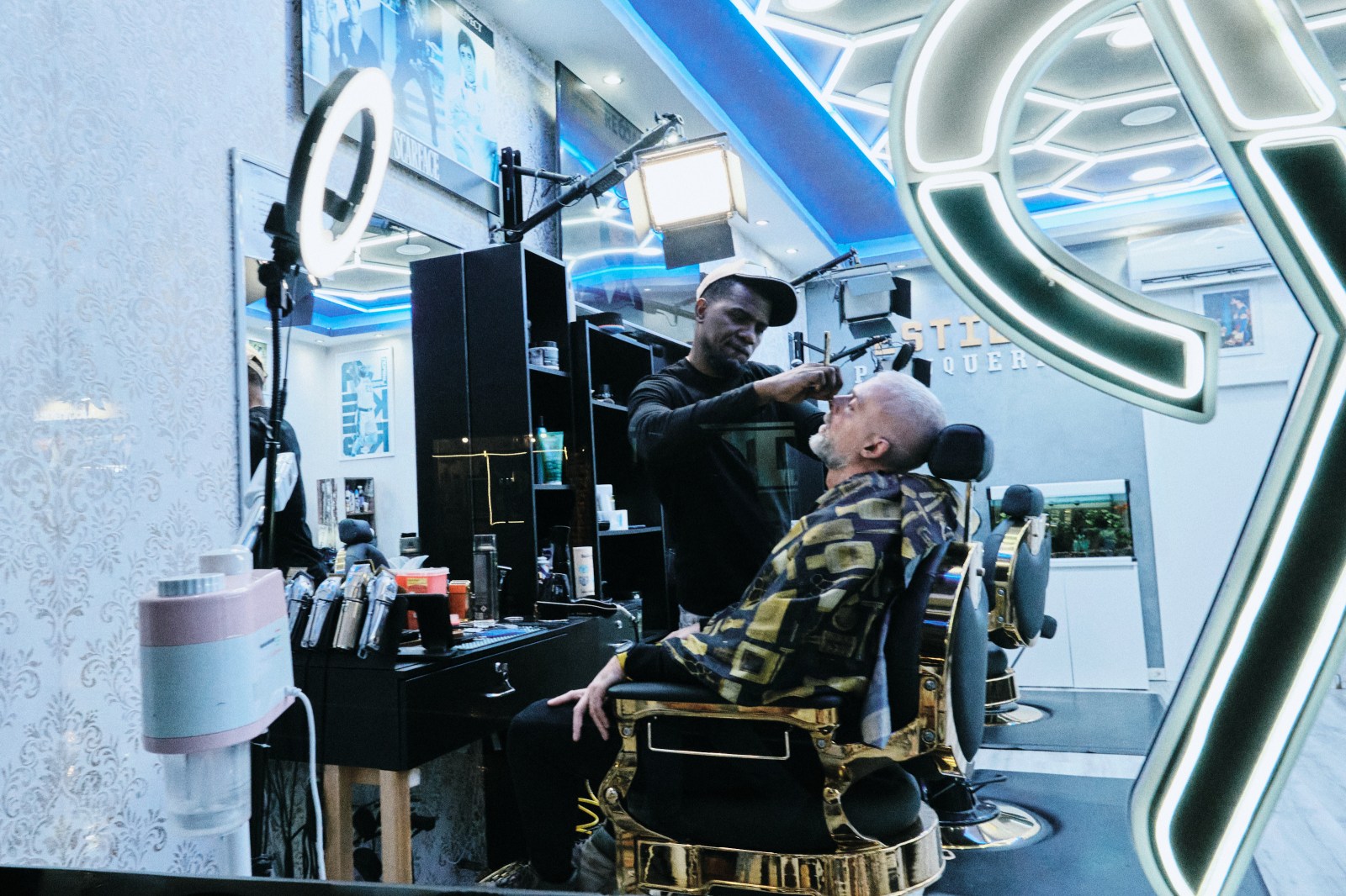 Talleres y cursos de fotografía de calle con Rober Tomás en Barcelona http://robertomasfoto.com 