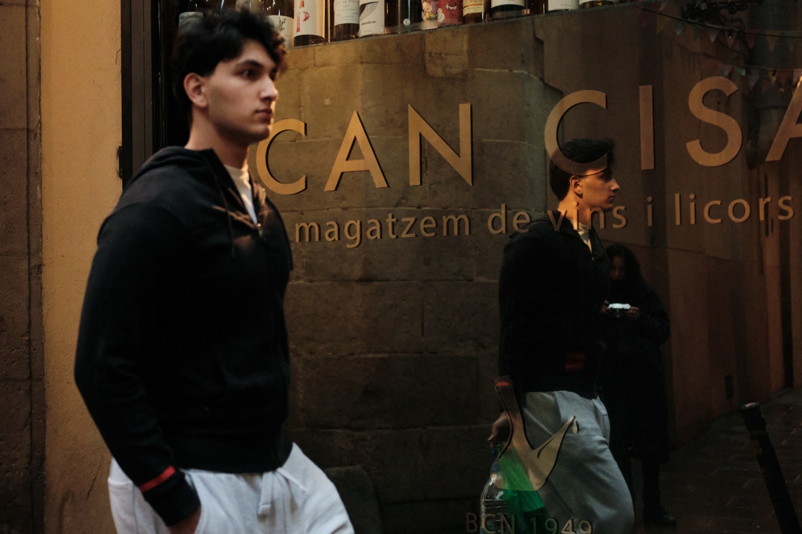 Talleres y cursos de fotografía de calle con Rober Tomás en Barcelona http://robertomasfoto.com 