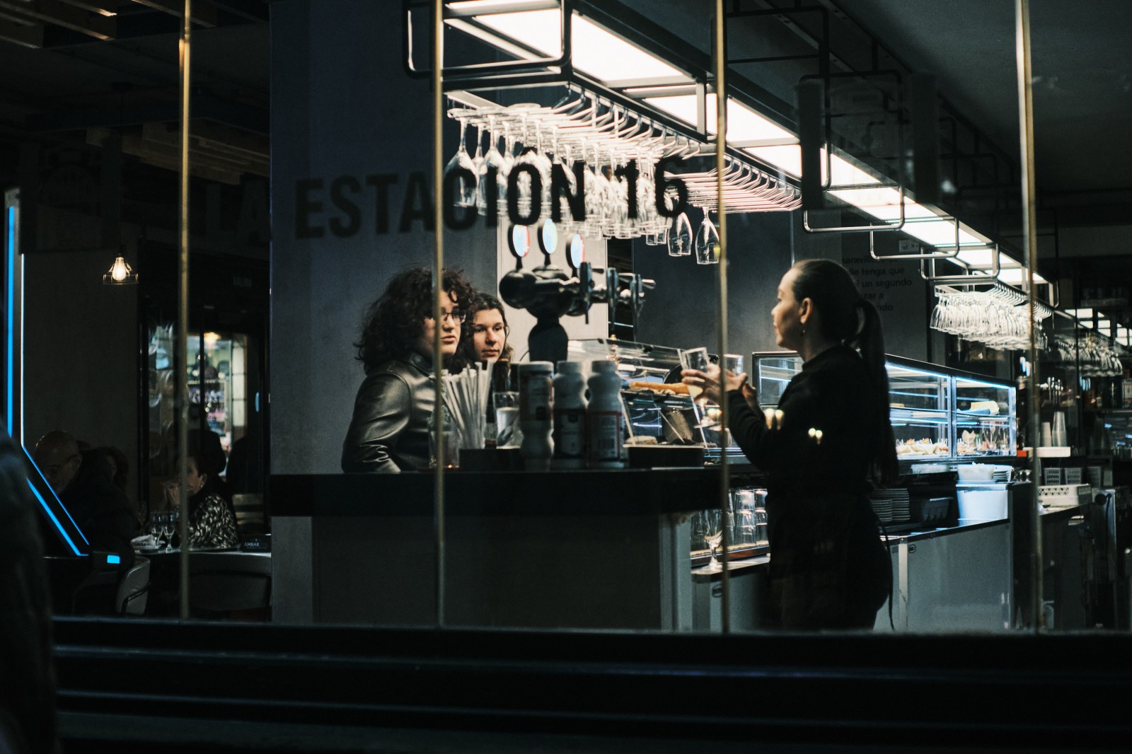 Talleres y cursos de fotografía de calle en Zaragoza con Rober Tomas en http://robertomasfoto.com 