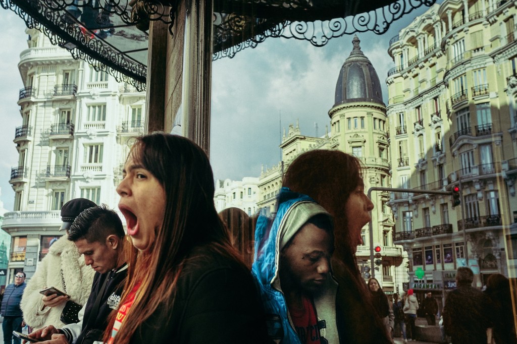 Talleres y cursos de fotografia de calle en Madrid con Rober Tomas