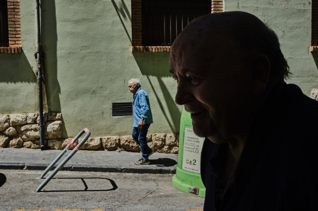 Cursos y talleres de fotografía de calle con Rober Tomas en Teruel en http://robertomasfoto.com