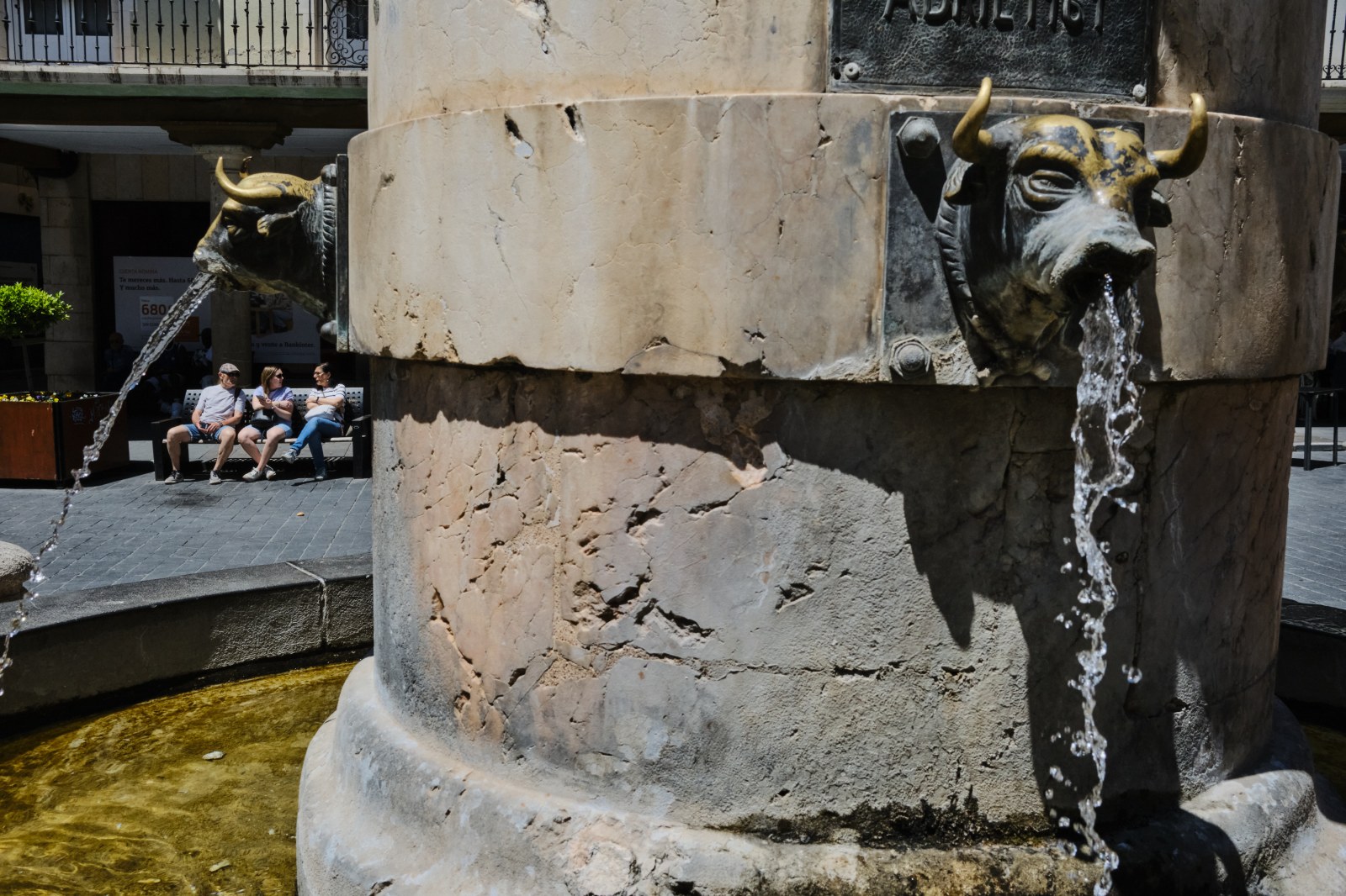 Cursos y talleres de fotografía de calle con Rober Tomas en Teruel en http://robertomasfoto.com 
