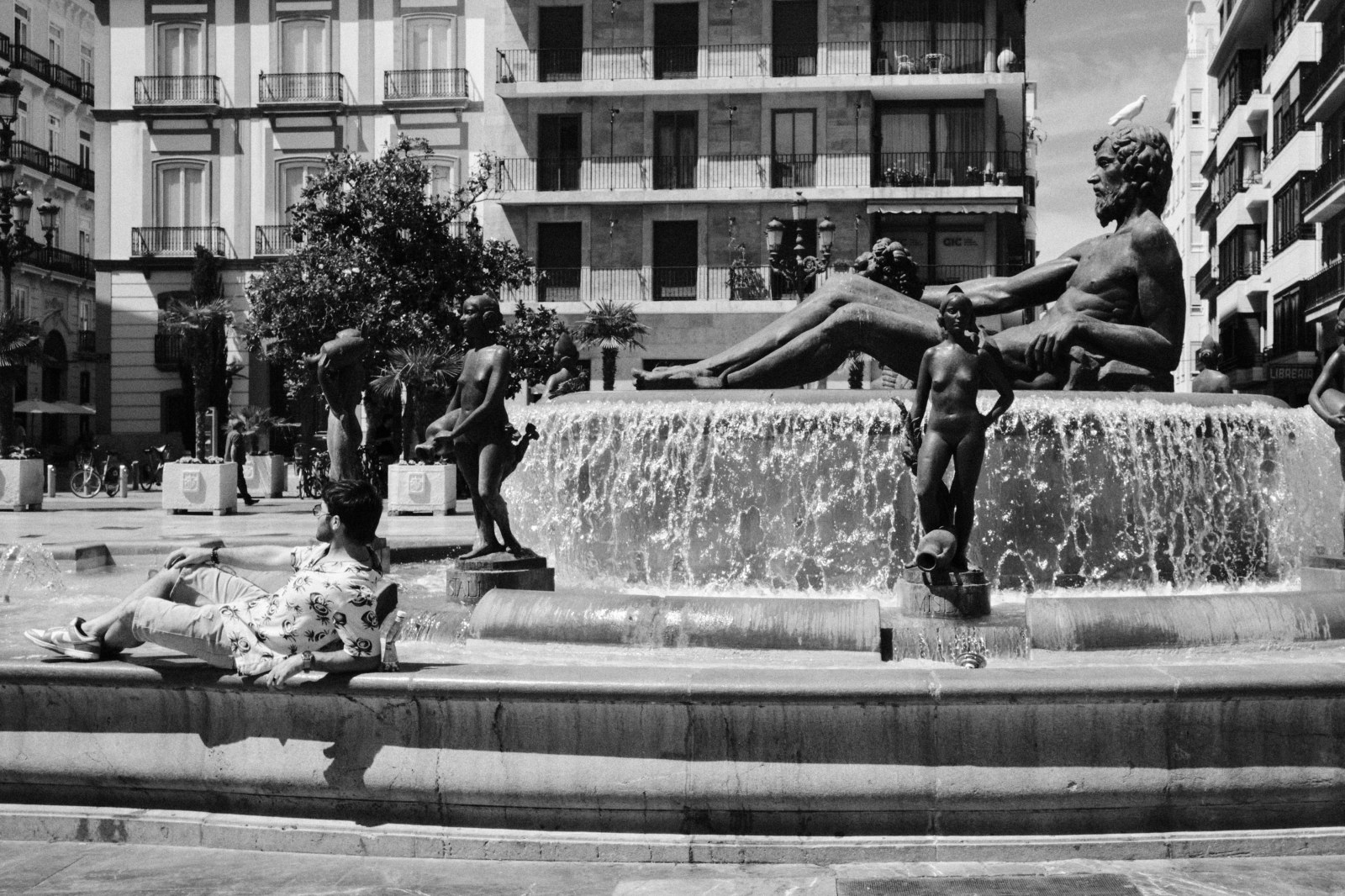 Talleres y cursos de fotografia de calle en Valencia con Rober Tomas en http://robertomasfoto.com