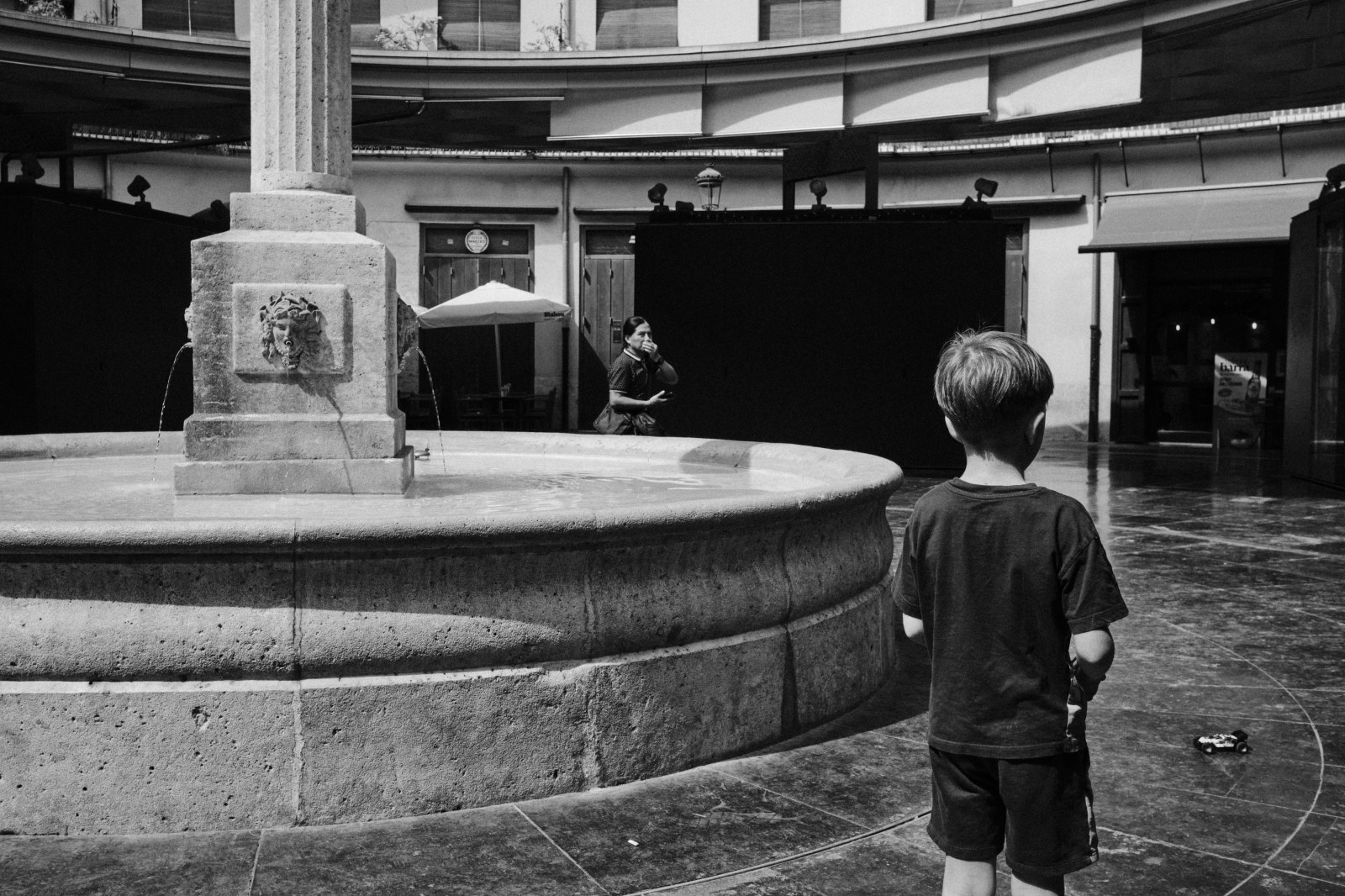 Talleres y cursos de fotografia de calle en Valencia con Rober Tomas en http://robertomasfoto.com