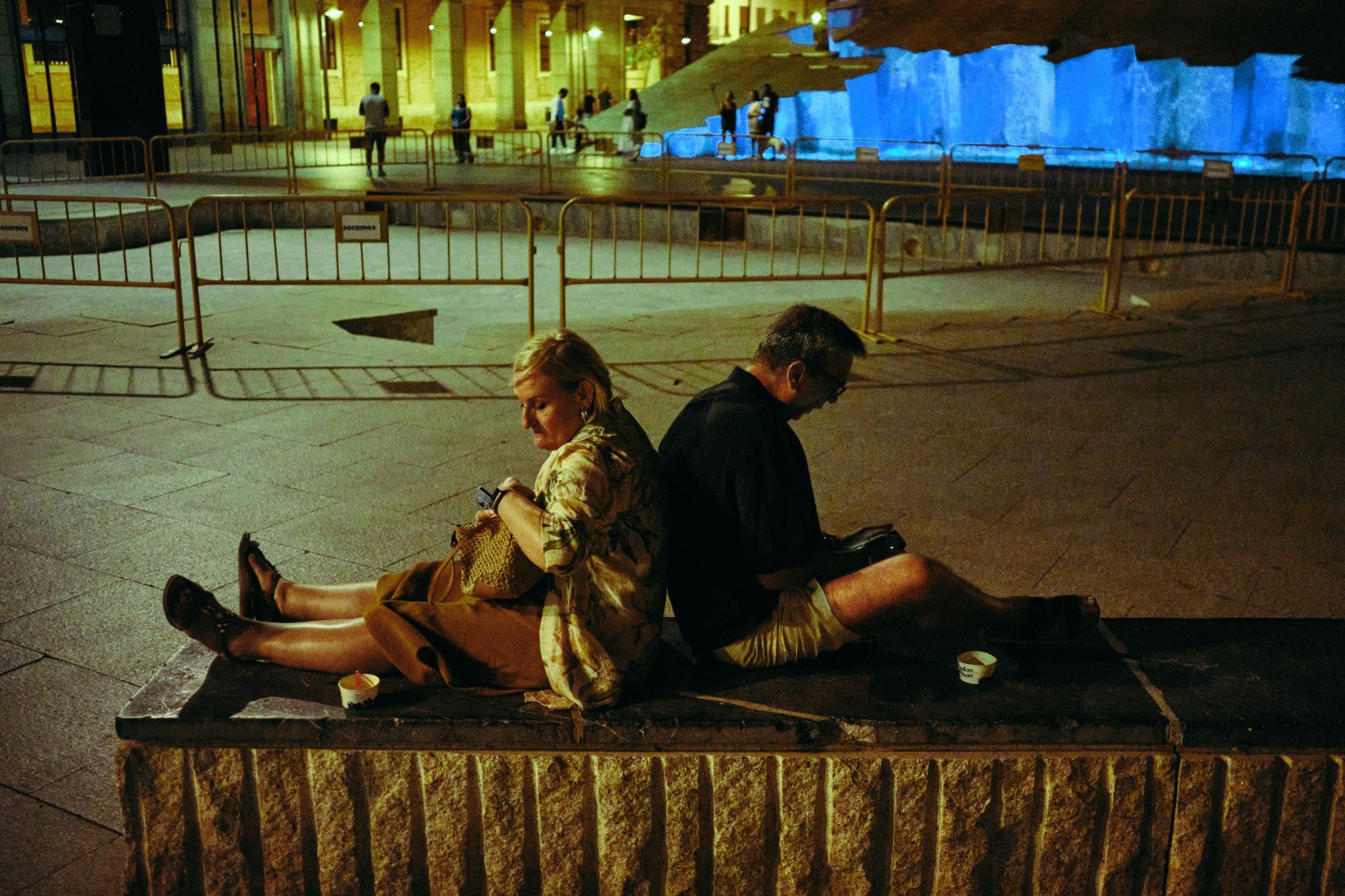 Taller de fotografí de calle nocturna en Zaragoza con Rober Tomás en http://robertomasfoto.com