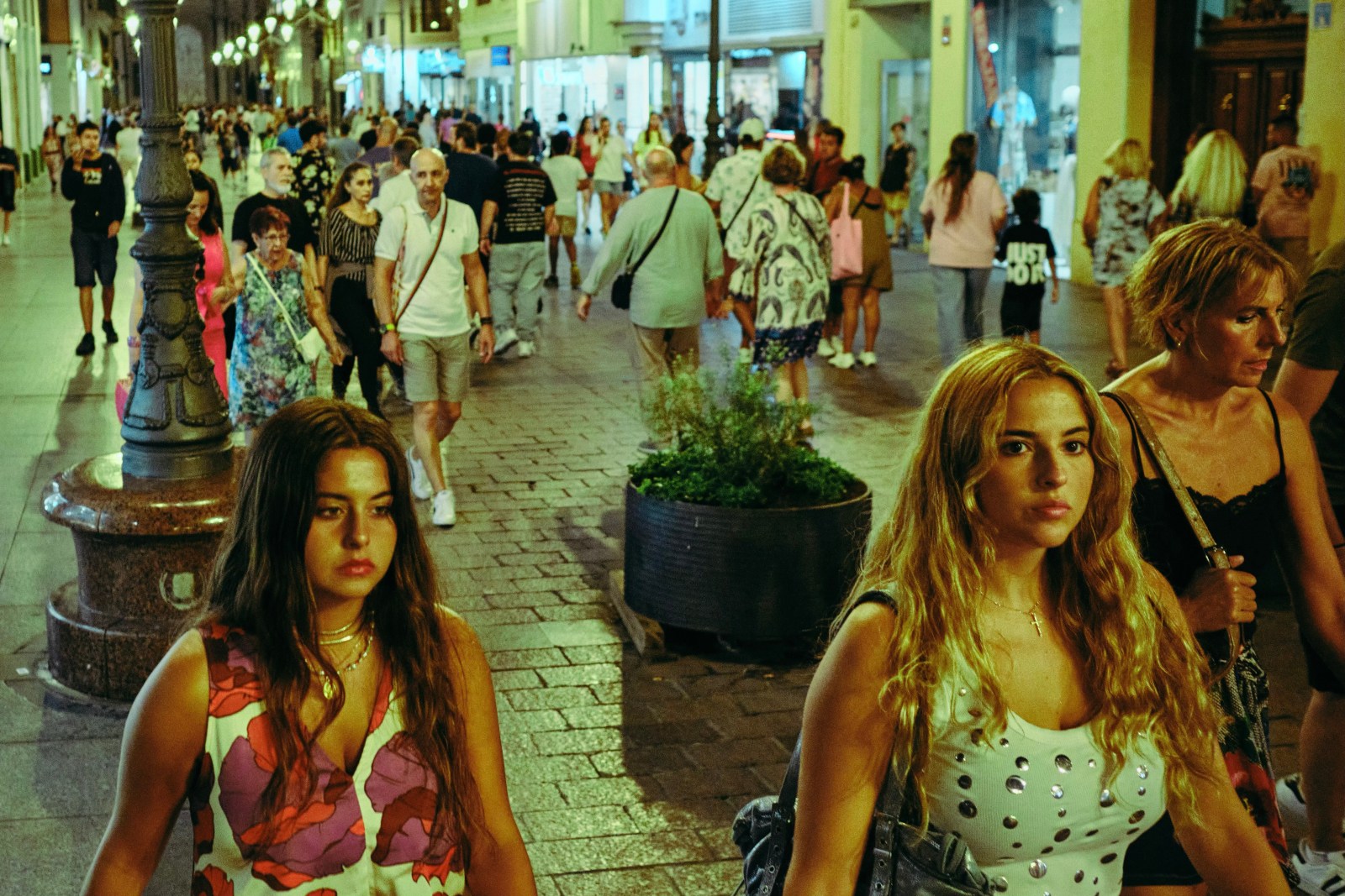Taller de fotografí de calle nocturna en Zaragoza con Rober Tomás en http://robertomasfoto.com