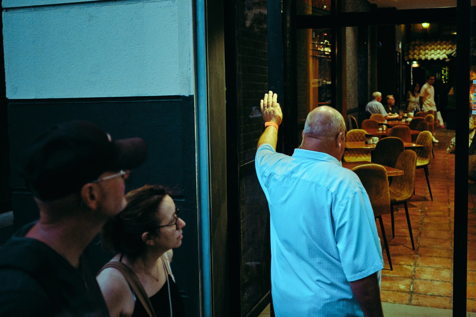 Taller de fotografí de calle nocturna en Zaragoza con Rober Tomás en http://robertomasfoto.com