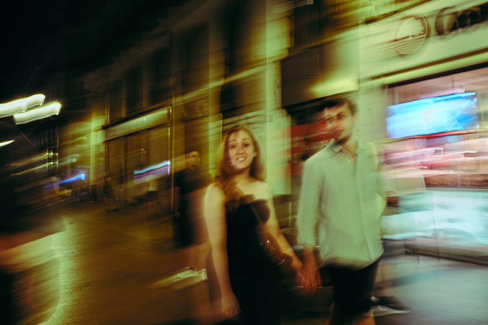 Taller de fotografí de calle nocturna en Zaragoza con Rober Tomás en http://robertomasfoto.com