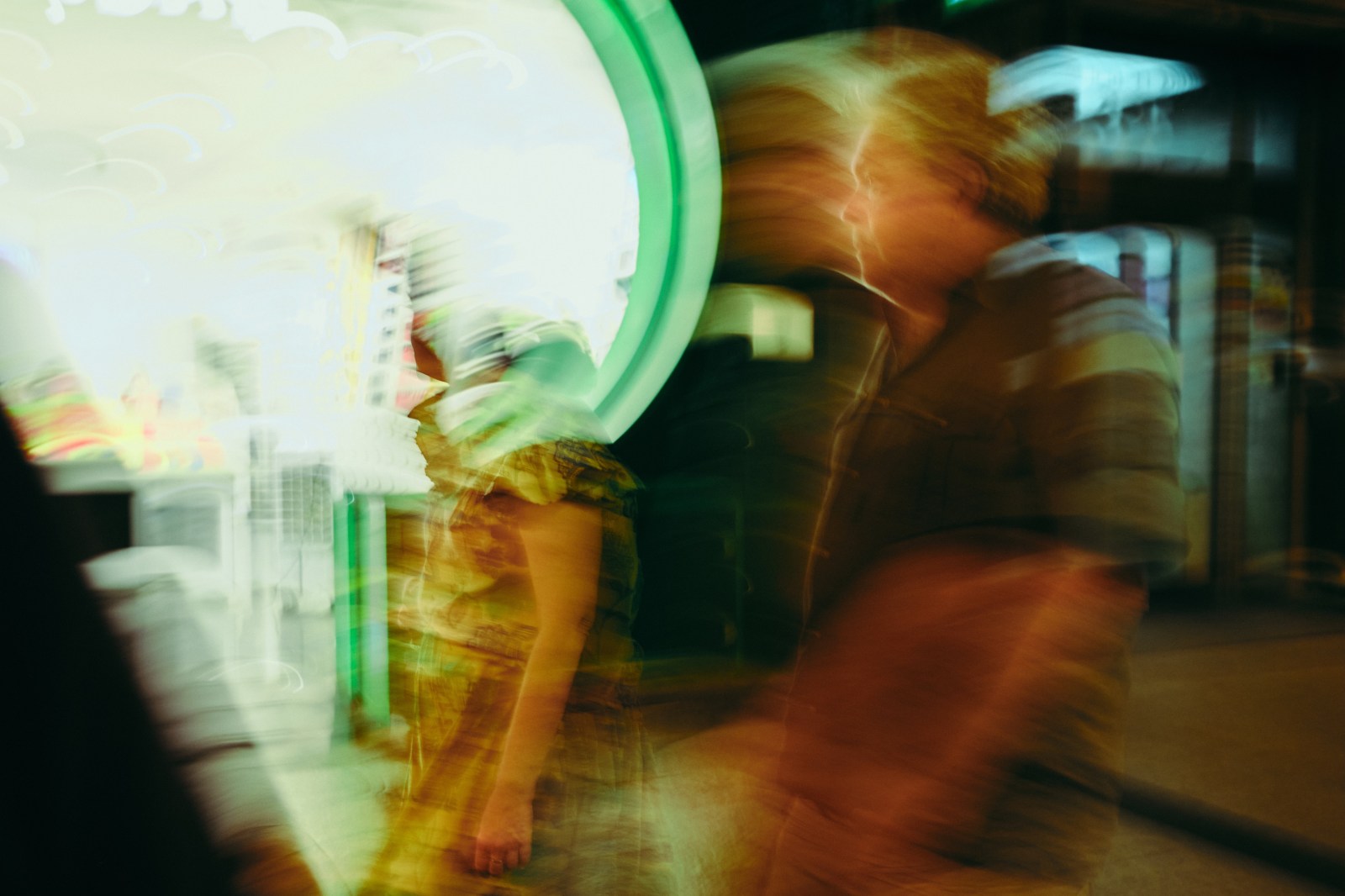 Taller de fotografí de calle nocturna en Zaragoza con Rober Tomás en http://robertomasfoto.com