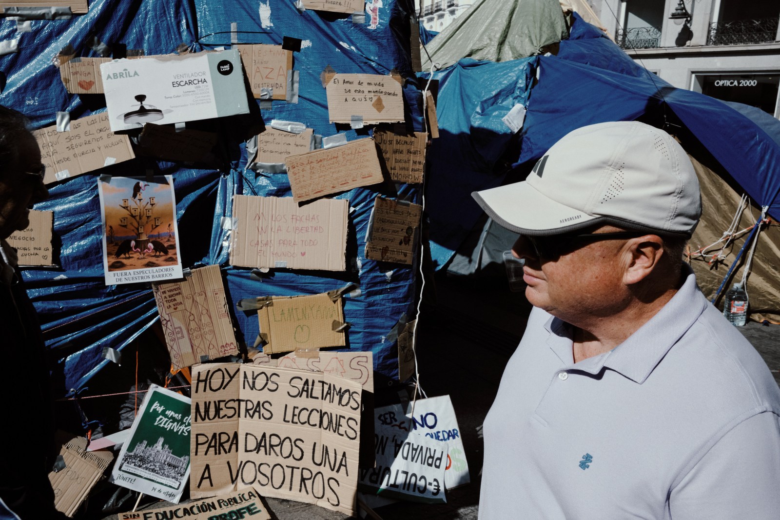 Taller de Inmersión en Fotografía de Calle en Madrid con Rober Tomás. Manifestación en Puerta del Sol para la vivienda 2026